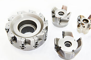 Milling cutters with indexable inserts